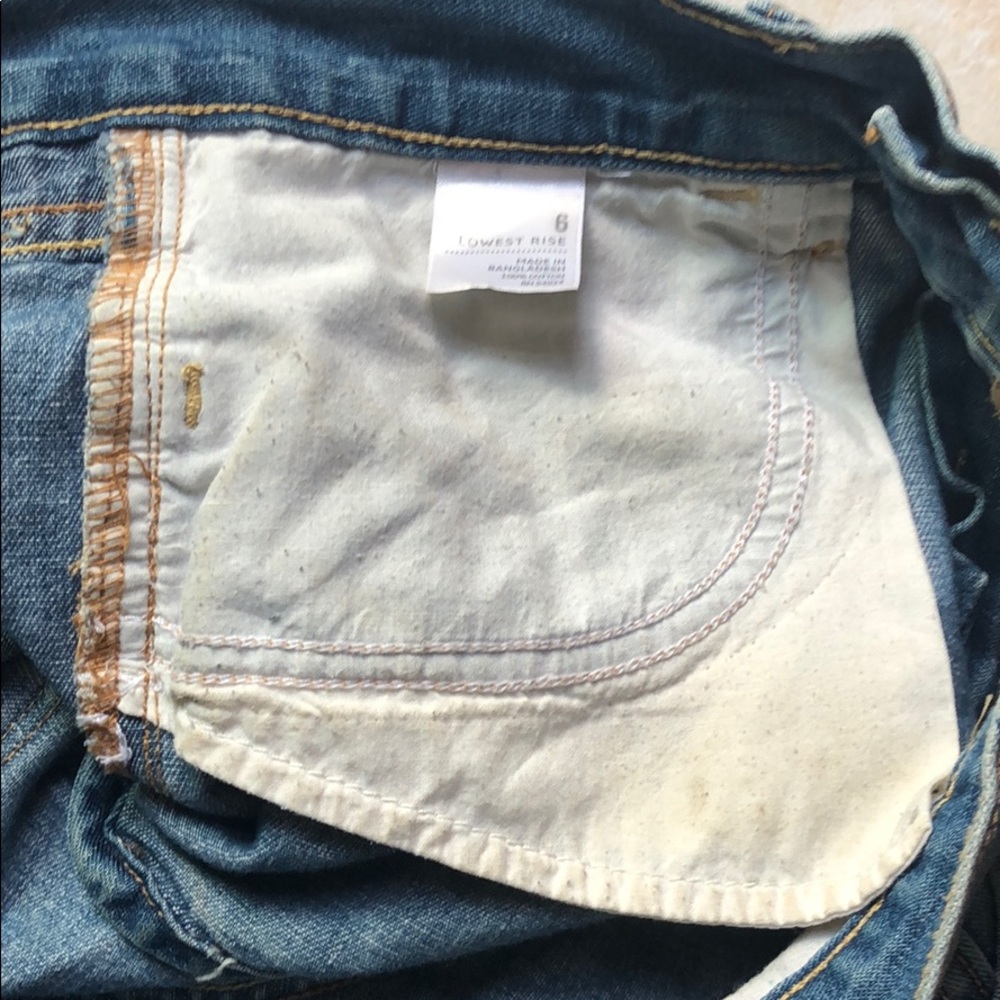Old Navy, low rise shorts size 6, super flattering - Picture 4 of 4